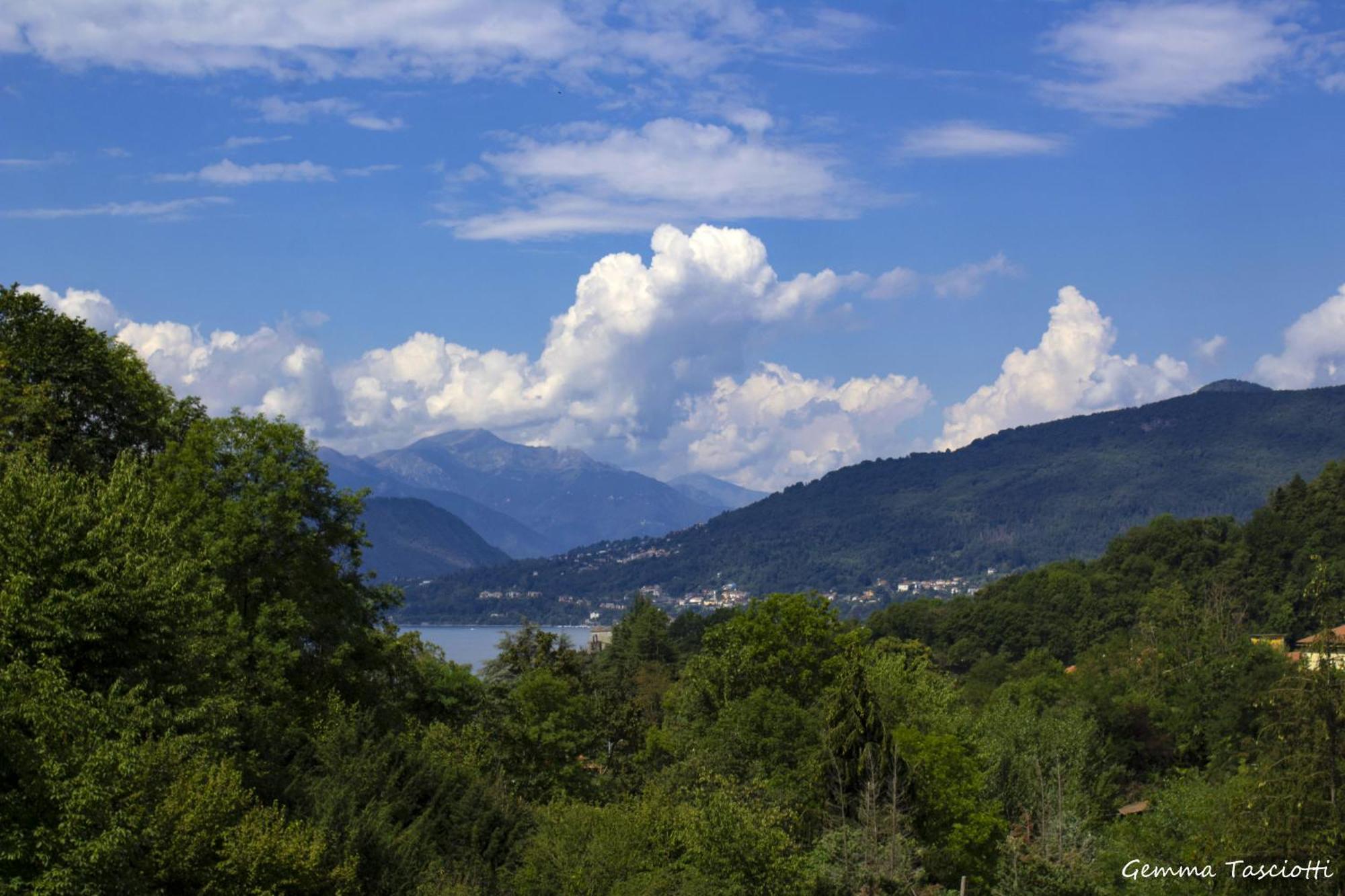 Natura Tra Bosco E Lago Castelveccana Luaran gambar