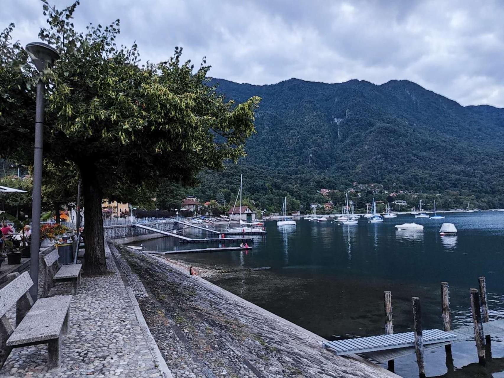Natura Tra Bosco E Lago Castelveccana Luaran gambar